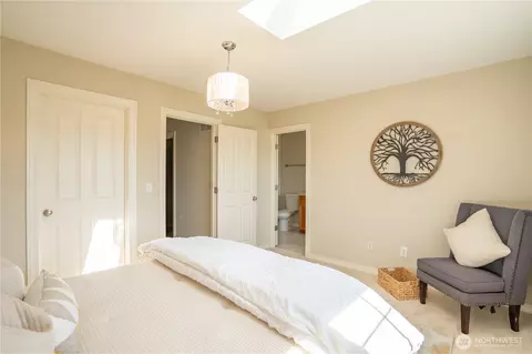 Bedroom - 24112 40th Ave SE, Bothell, WA 98021 photo 2 of 5