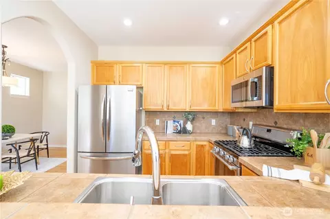 Kitchen - 24112 40th Ave SE, Bothell, WA 98021 photo 2 of 2