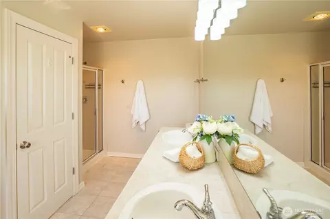 Bath - 24112 40th Ave SE, Bothell, WA 98021 photo 2 of 3