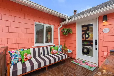 106 First St E, South Bend, WA 98586