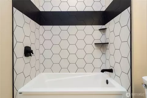 Bath - 342 Roxy Ln, Walla Walla, WA 99362 photo 6 of 9