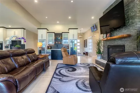Living - 342 Roxy Ln, Walla Walla, WA 99362 photo 2 of 3