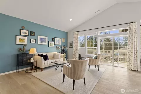 18560 NE 57th St, Redmond, WA 98052