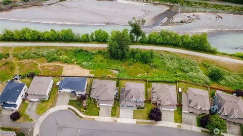 View/Area - 1522 Daffodil Ave NE, Orting, WA 98360 photo 2 of 4