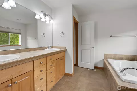 Bath - 1522 Daffodil Ave NE, Orting, WA 98360 photo 1 of 4