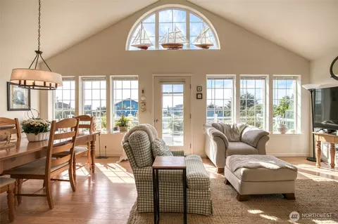 622 Ocean Shores Blvd SW, Ocean Shores, WA 98569