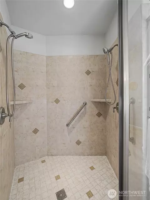 Bath - 2635 Perry Ct, Enumclaw, WA 98022 photo 4 of 5