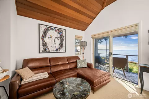 Living - 115 Donahue Ln, Eastsound, WA 98245 photo 4 of 4