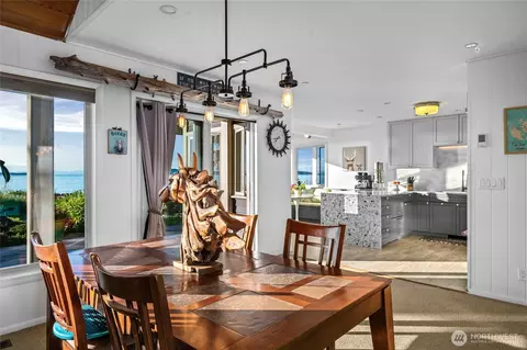 Dining - 115 Donahue Ln, Eastsound, WA 98245 photo 1 of 1