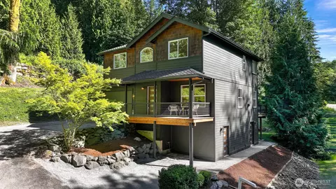 4320 Lakeway Dr, Bellingham, WA 98229