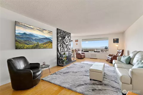 22222 Dock Ave #2B, Des Moines, WA 98198