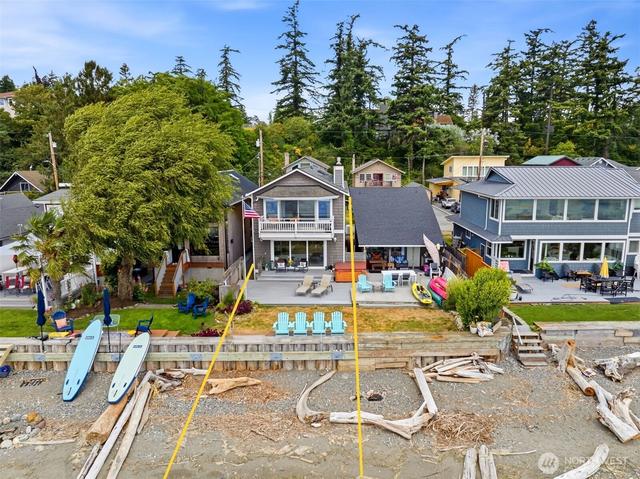 868 Juniper Pointe Ln, Camano Island, WA 98282