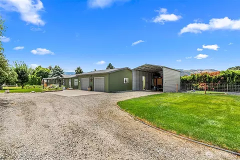 136 29th St NW, East Wenatchee, WA 98802