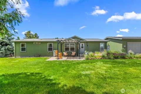 136 29th St NW, East Wenatchee, WA 98802
