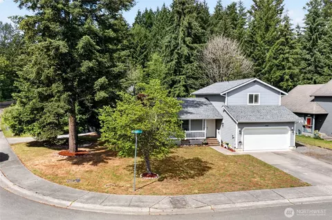 700 Kelsey Ln E, Eatonville, WA 98328