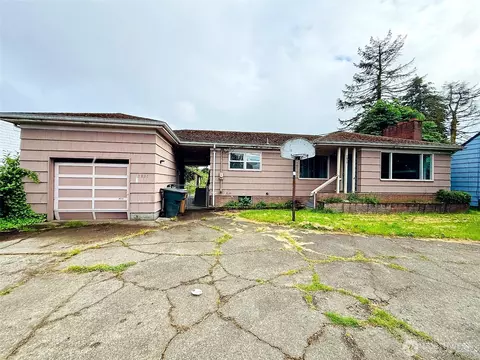 2827 Ocean Beach Hwy, Longview, WA 98632