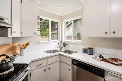 Kitchen - 14222 61st Ave SE, Everett, WA 98208 photo 3 of 3