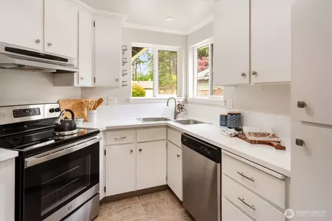 Kitchen - 14222 61st Ave SE, Everett, WA 98208 photo 1 of 3