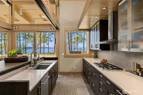 Kitchen - 4065 E Sequim Bay Rd #14, Sequim, WA 98382 photo 1 of 1