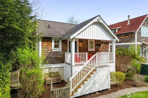 73 Lily Ln, Pacific Beach, WA 98571