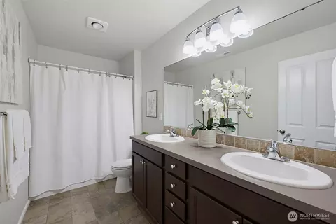Bath - 810 Louise Wise Ave NW, Orting, WA 98360 photo 4 of 4