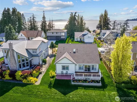 7954 W Golf Course Dr, Blaine, WA 98230