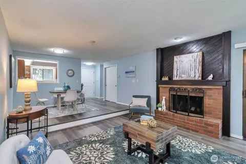 19115 Ballinger Way NE #102, Lake Forest Park, WA 98155