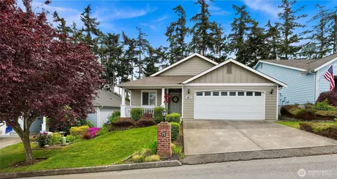 167 NW 12th Ct, Oak Harbor, WA 98277