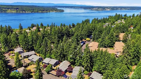 4720 97th Ave W #4-B, University Place, WA 98466