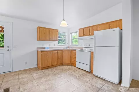 180 E Pine St, Union, WA 98592 photo 8