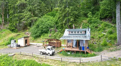 1910 W Cushman Ridge Dr, Hoodsport, WA 98548