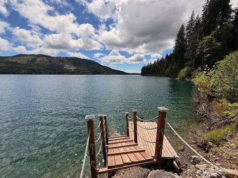 1910 W Cushman Ridge Dr, Hoodsport, WA 98548