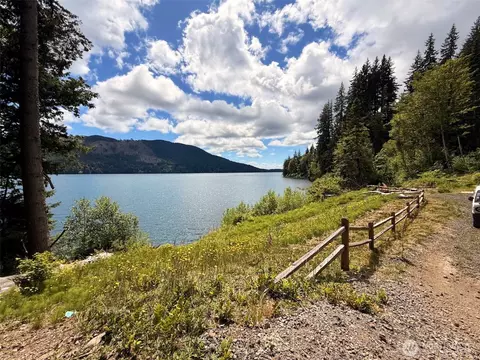 1910 W Cushman Ridge Dr, Hoodsport, WA 98548