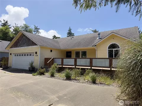 719 Wakina Loop SE, Ocean Shores, WA 98569