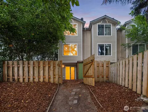 3222 21st Ave W #A, Seattle, WA 98199