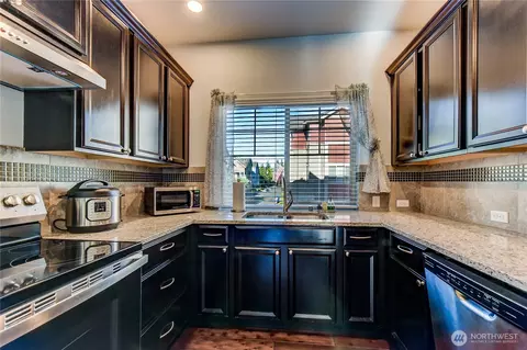 Kitchen - 10030 12th Ave SE, Everett, WA 98208 photo 2 of 3