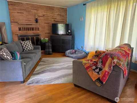 Living - 708 Olson Rd, Longview, WA 98632 photo 2 of 4