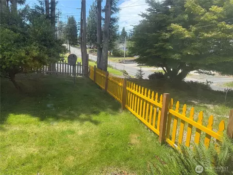 Exterior - 708 Olson Rd, Longview, WA 98632 photo 5 of 16