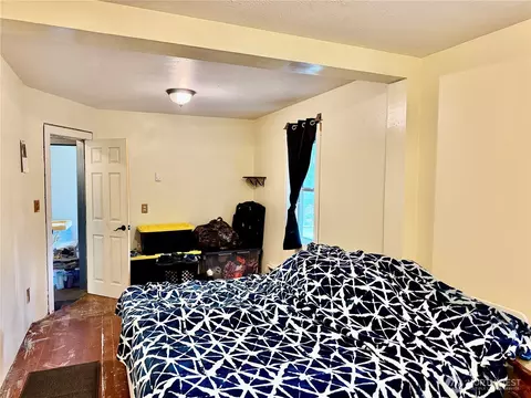 Bedroom - 708 Olson Rd, Longview, WA 98632 photo 4 of 5