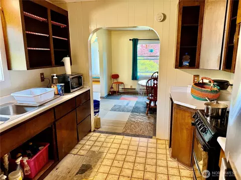Kitchen - 708 Olson Rd, Longview, WA 98632 photo 1 of 1