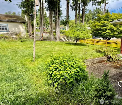 Exterior - 708 Olson Rd, Longview, WA 98632 photo 7 of 16