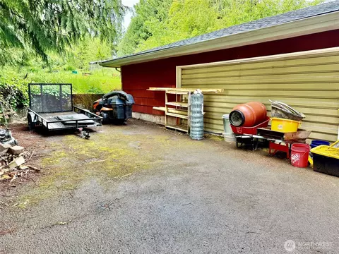 Exterior - 708 Olson Rd, Longview, WA 98632 photo 13 of 16