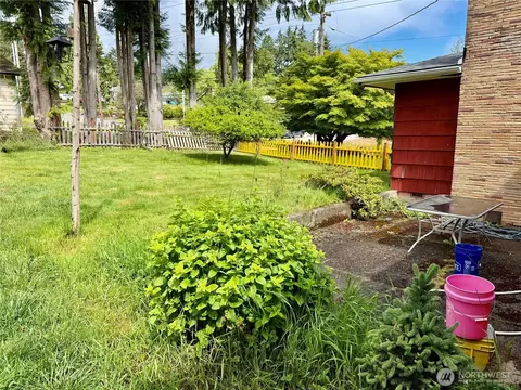 Exterior - 708 Olson Rd, Longview, WA 98632 photo 8 of 16