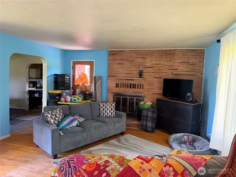 Living - 708 Olson Rd, Longview, WA 98632 photo 4 of 4