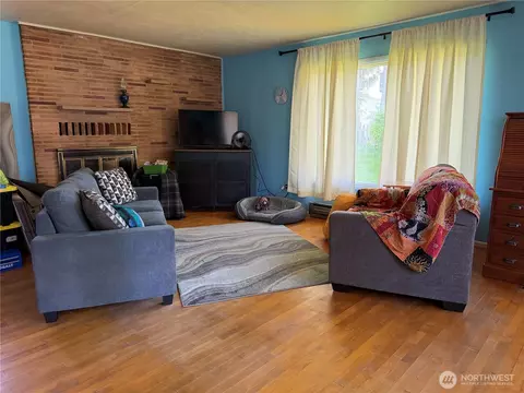 Living - 708 Olson Rd, Longview, WA 98632 photo 1 of 4