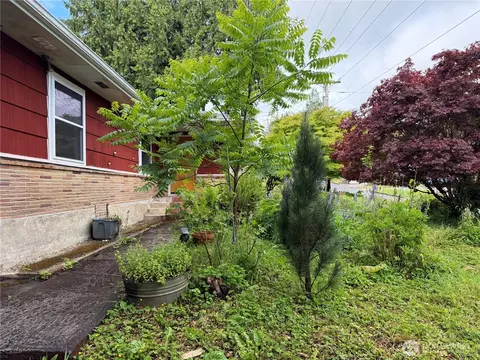 Exterior - 708 Olson Rd, Longview, WA 98632 photo 3 of 16