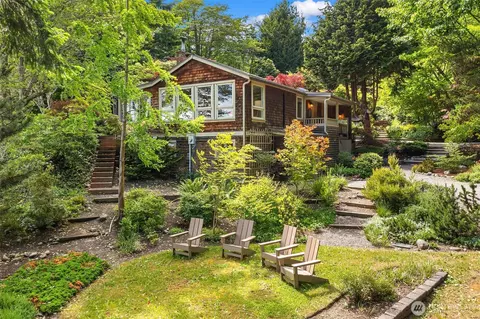 8430 SW Quartermaster Dr, Vashon, WA 98070
