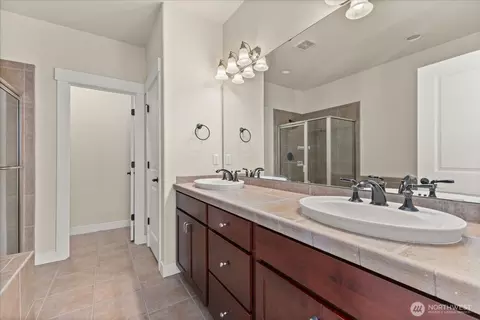 Bath - 13914 N Pointe Cir #E, Mill Creek, WA 98012 photo 3 of 4
