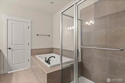 Bath - 13914 N Pointe Cir #E, Mill Creek, WA 98012 photo 2 of 4
