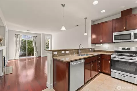 Kitchen - 13914 N Pointe Cir #E, Mill Creek, WA 98012 photo 2 of 3
